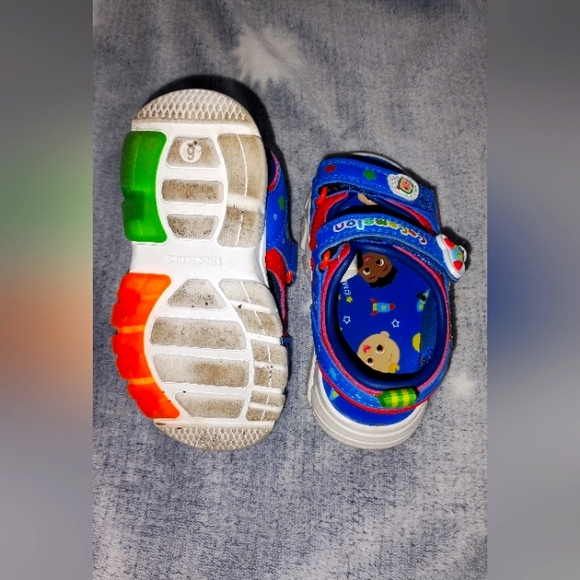 Toddler Sandals - Picture 3 of 4